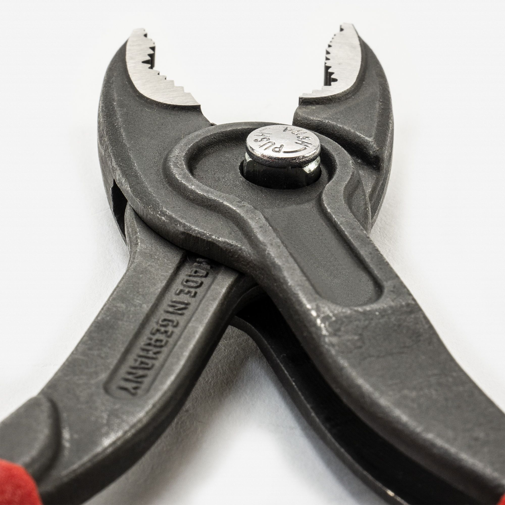 картинка Клещи захватные для скользящих шарниров Twin Grip 8 "- MultiGrip Knipex KN-8202200 от магазина "Элит-инструмент"