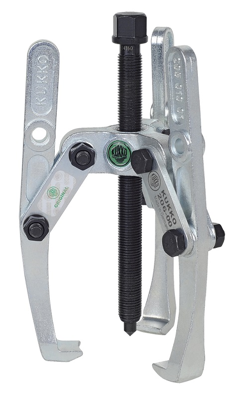 картинка Универсальный трёхзахватный съёмник с шарнирными захватами, регулировкой глубины фиксации и длинным гидравлическим шпинделем Kukko 206-3 от магазина "Элит-инструмент"