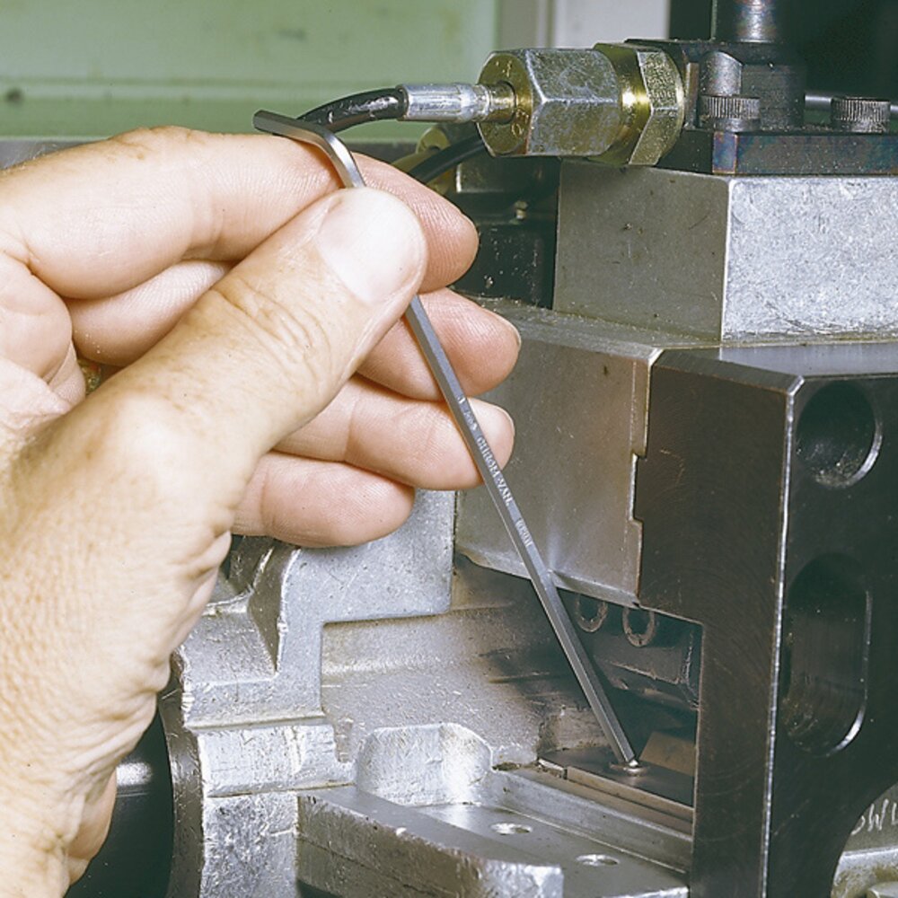 картинка Шестигранный ключ с шариковым наконечником (мм), удлиненная версия АМF 47225 от магазина "Элит-инструмент"