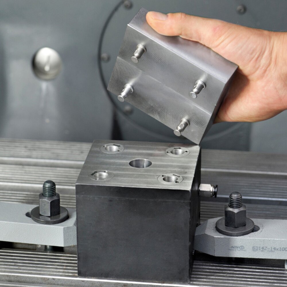 картинка Монтажный зажимной модуль, ввинчиваемый в корпус АМF 558437 от магазина "Элит-инструмент"