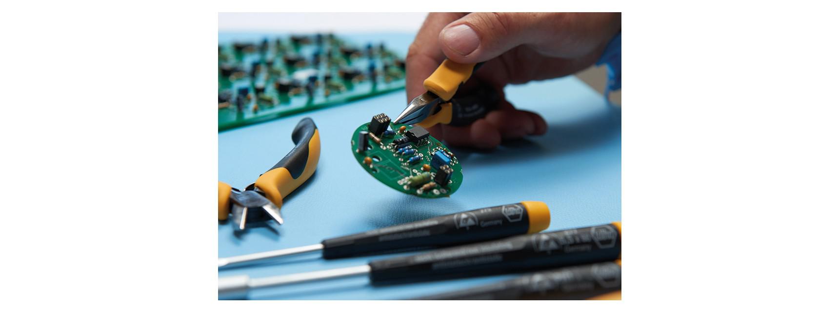 картинка Отвертка шлицевая Precision ESD 272 WIHA 07638 от магазина "Элит-инструмент"