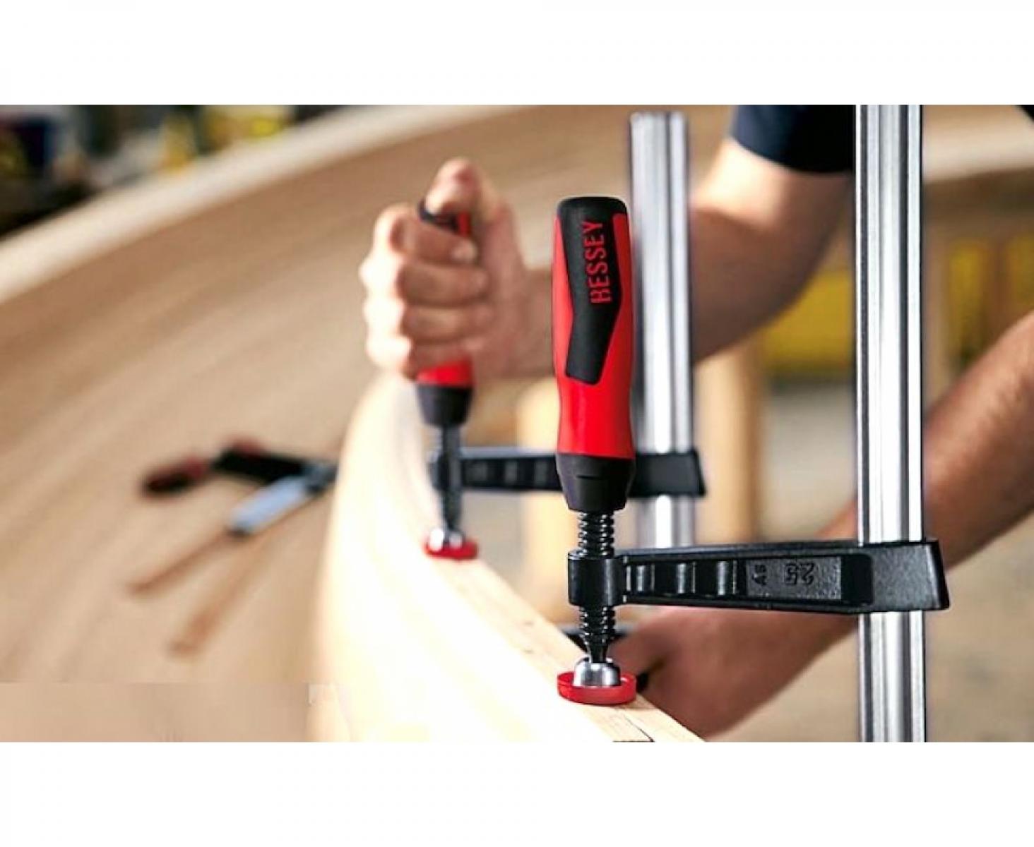 картинка Струбцина TG Bessey из ковкого чугуна с двухкомпонентной рукояткой из пластика BE-TG30S10-2K от магазина "Элит-инструмент"