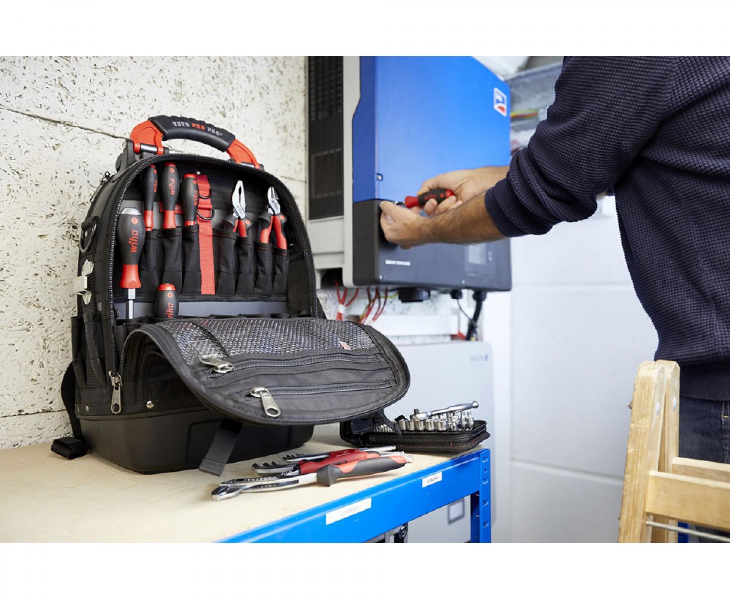 картинка Набор инструментов для механика в рюкзаке Set L mechanic Wiha 45154 65 предметов от магазина "Элит-инструмент"