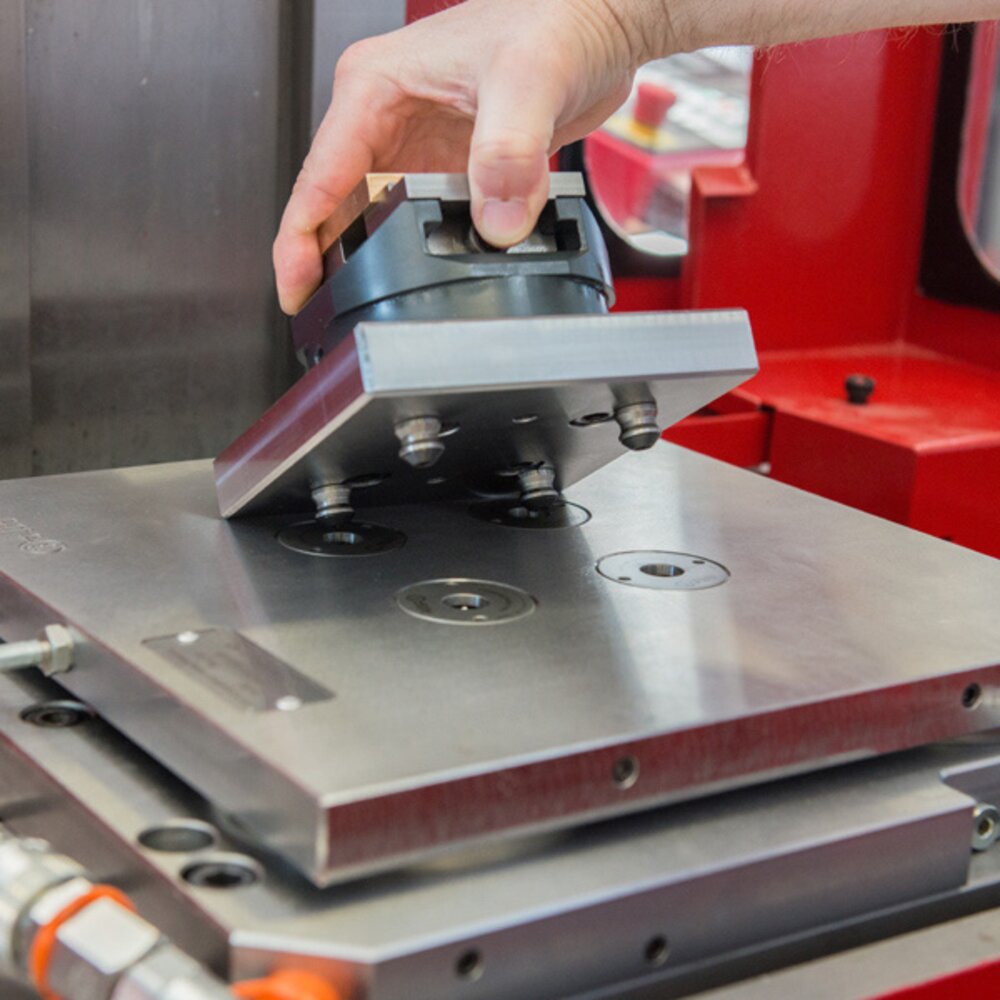 картинка Выдвижная шпилька размером 5 для винта зацепления M8 АМF 562192 от магазина "Элит-инструмент"