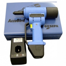 картинка Заклёпочник аккумуляторный AccuBird® с двумя аккумуляторами 1.3Ач, 14.4В GE-7250037-02 от магазина "Элит-инструмент"