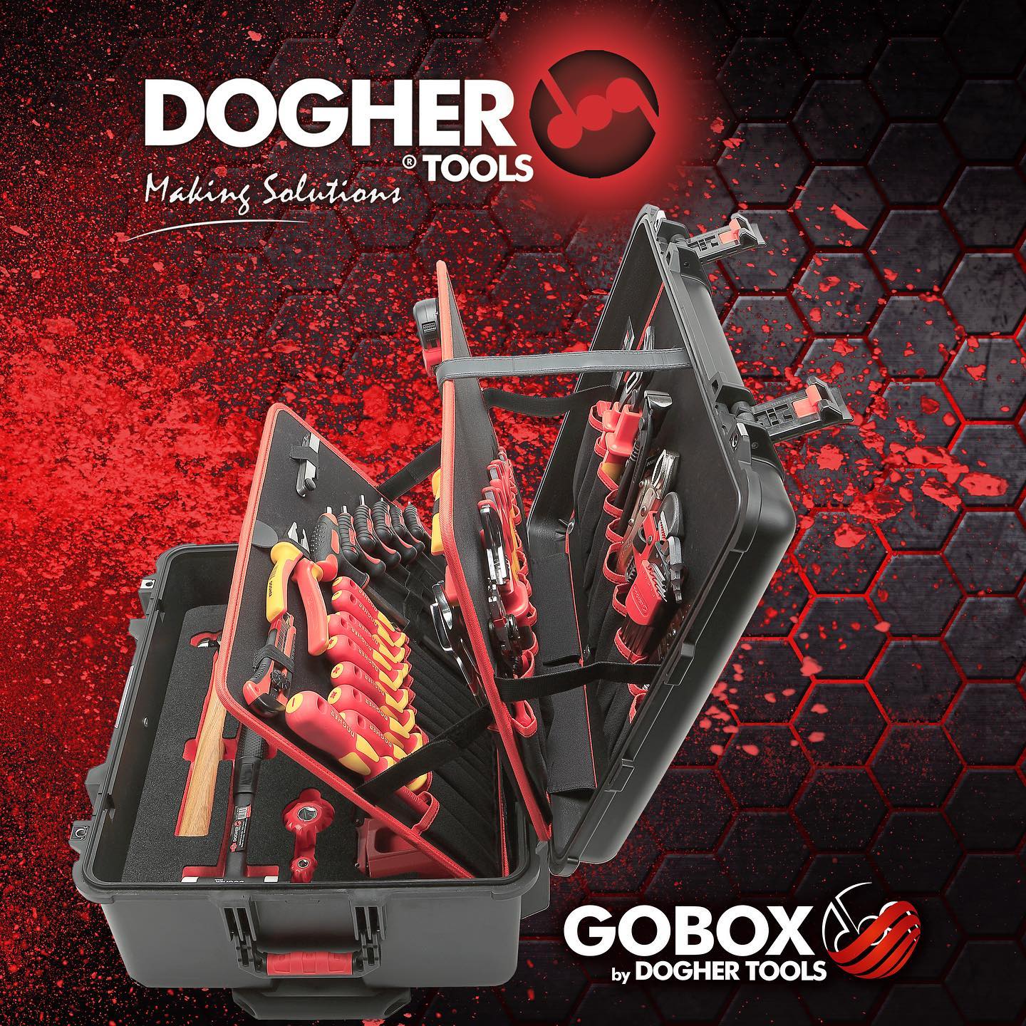 картинка Инструментальный водонепроницаемый бокс-чемодан на колёсах с набором инструментов 139 предметов GOBOX DOGHER TOOLS 051-511/1000V от магазина "Элит-инструмент"