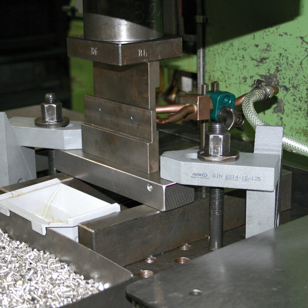 картинка Зажим плоский АМF 70078 от магазина "Элит-инструмент"