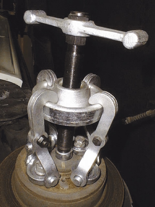 картинка Универсальный съёмник ступицы колеса Kukko 38 от магазина "Элит-инструмент"